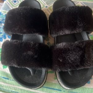 Fur black sandals with silver “diamonds” around